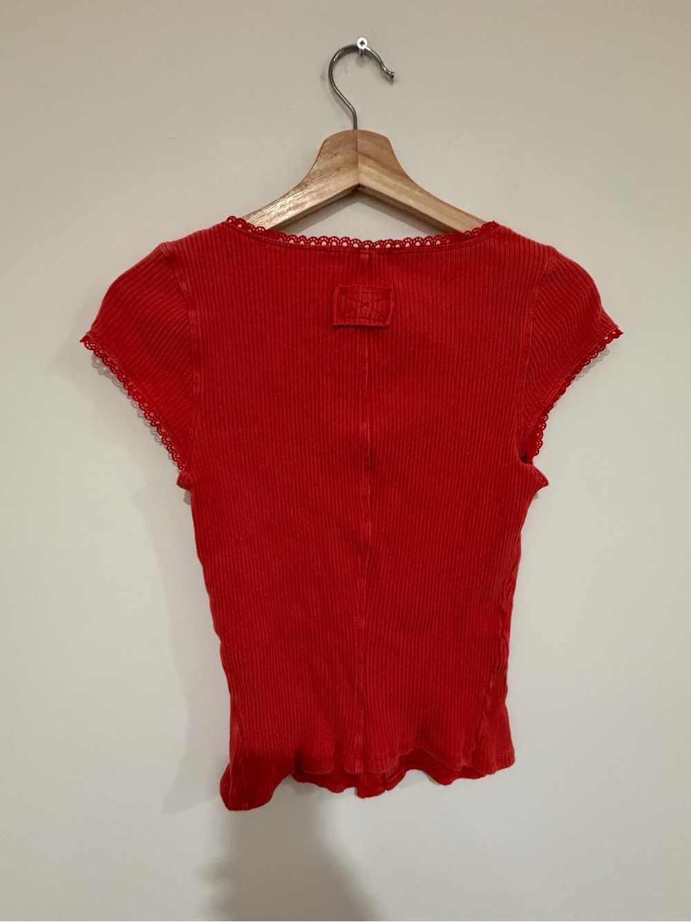 SHEIN Red Ribbed Button-Front Short Sleeve Top - Picture 3 of 5